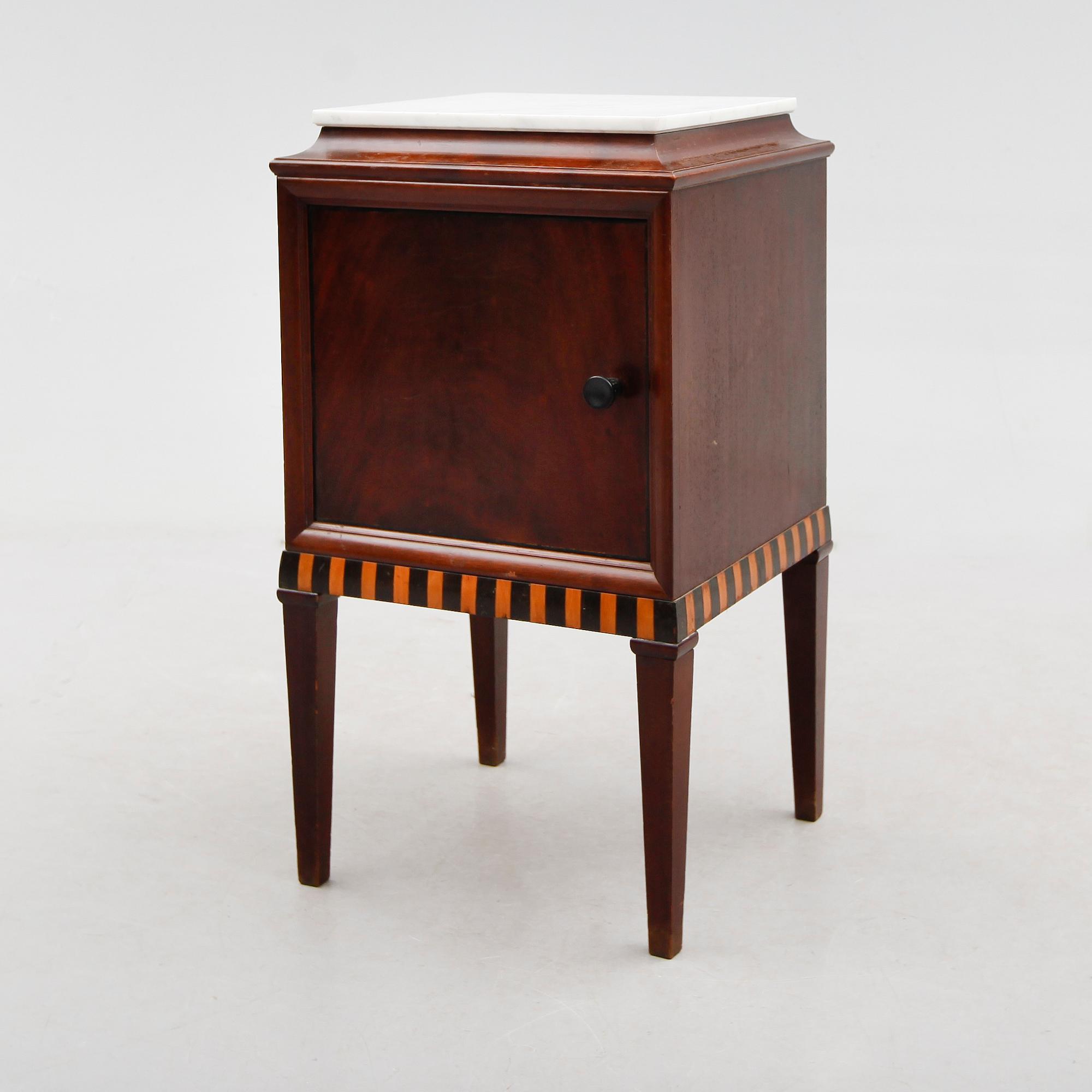 SÄNGBORD, Axel Beckmans Möbler, Norrköping, 1900-talets första hälft.
