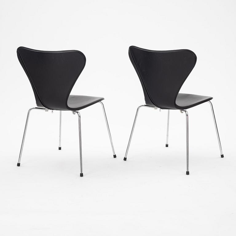 Arne Jacobsen, six 'Series 7' chairs, Fritz Hansen, Denmark.