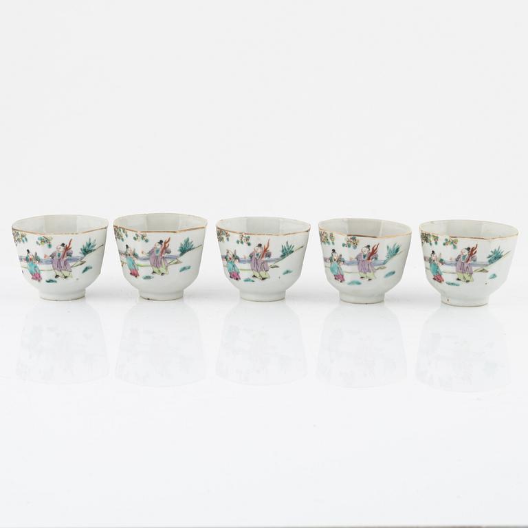 Koppar, 5 st, porslin, Kina, sen Qingdynasti, omkring år 1900.