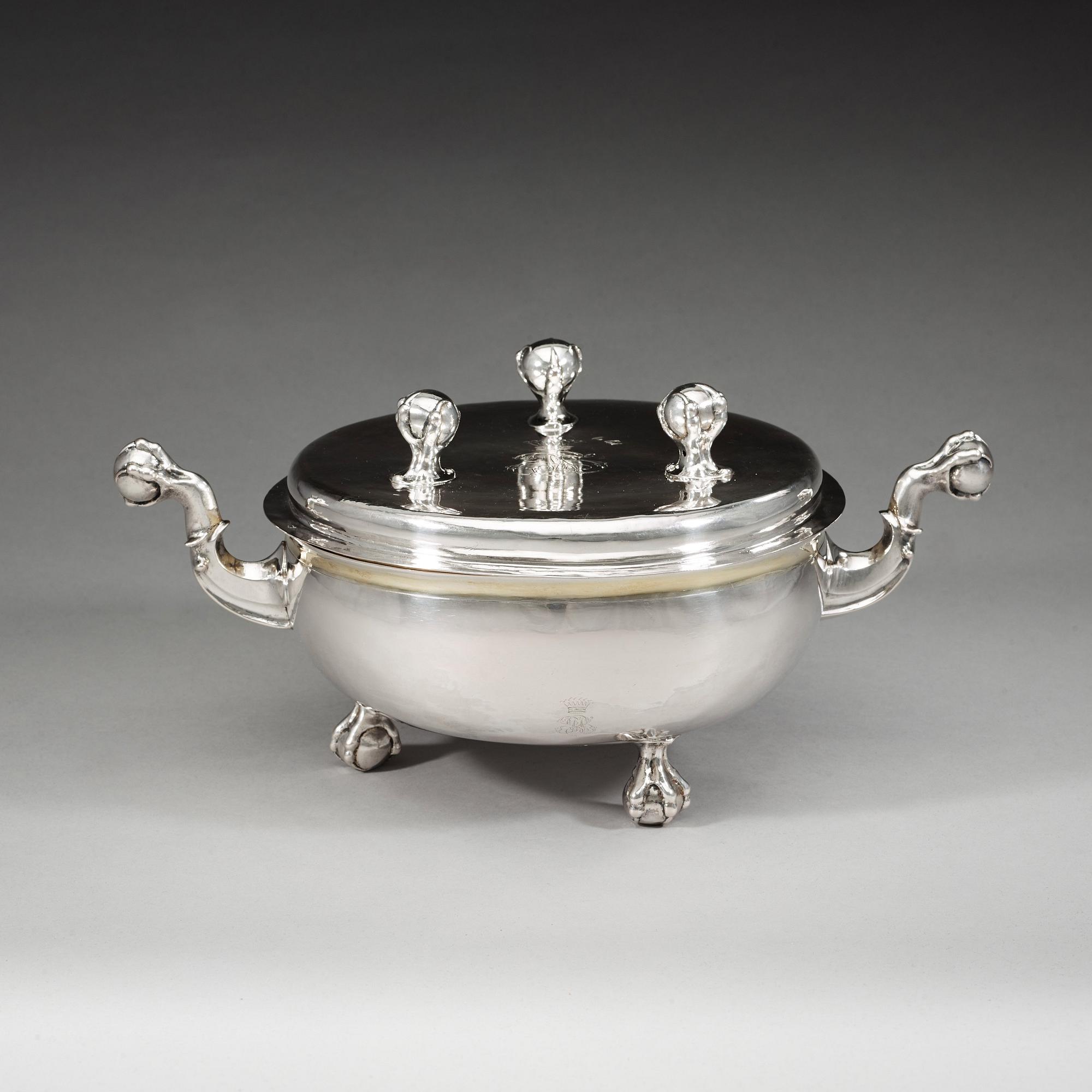 A Swedish 17th century parcel-gilt bowl and cover, Friedrich Richter (Stockholm 1668-1700-). Before 1689.