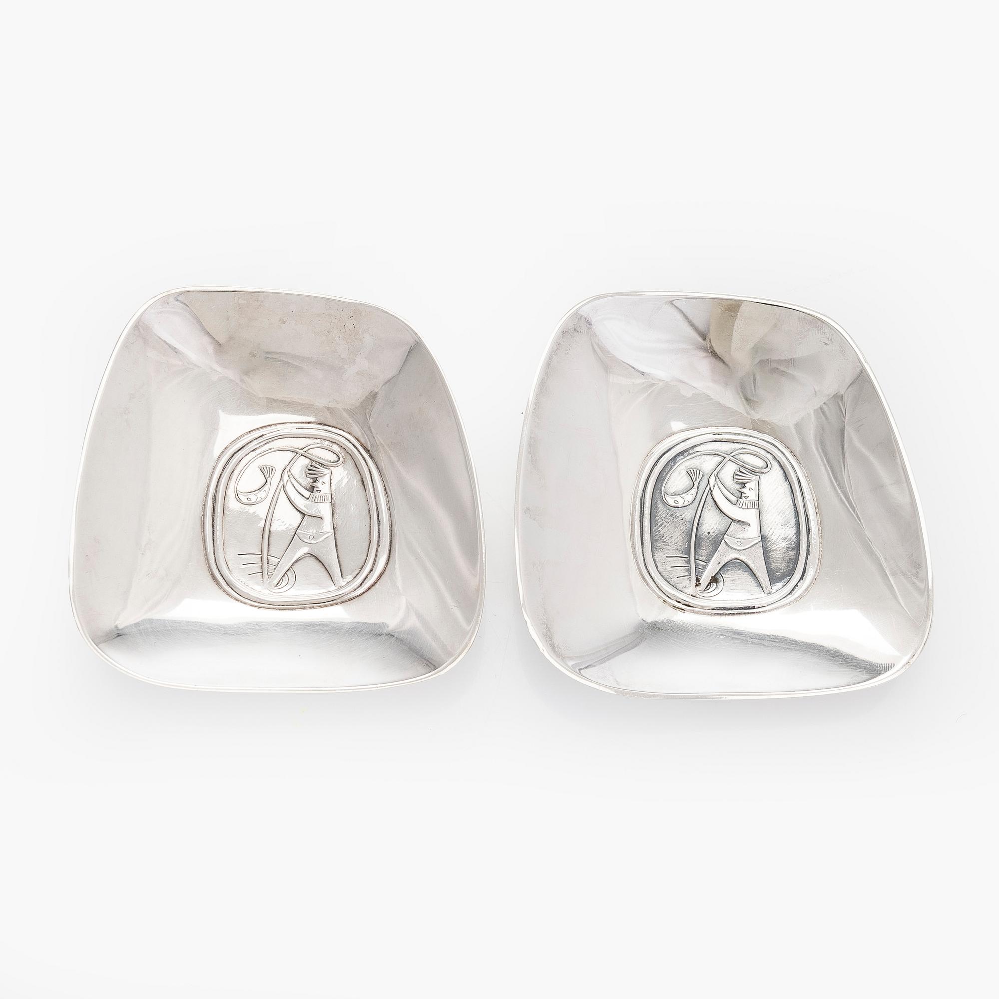 Two silver dishes, Hopeatehdas oy, Helsinki 1959 and 1962.