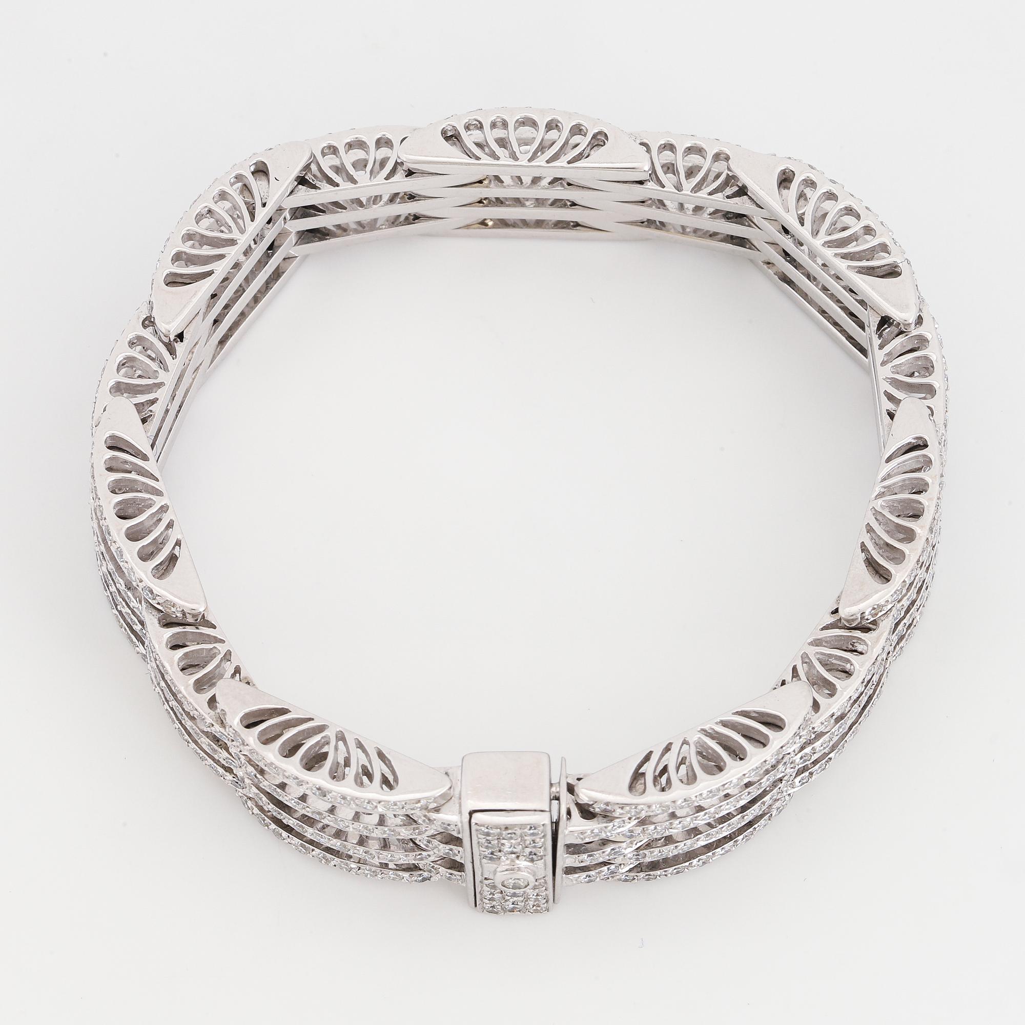 An 18K white gold bracelet set with round brilliant-cut diamonds.