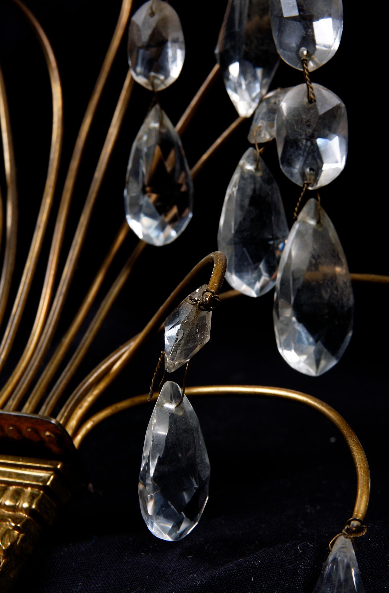 VÄGGLYSTRAR, ett par, empirestil. 1900-talets andra hälft.