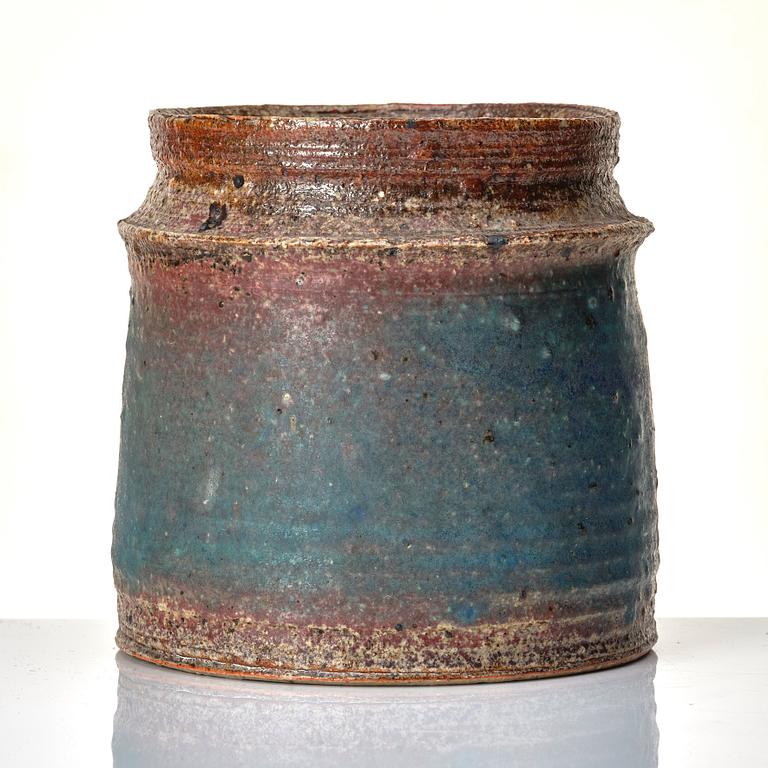 Raija Tuumi, a stoneware vase, Arabia, Finland 1962.