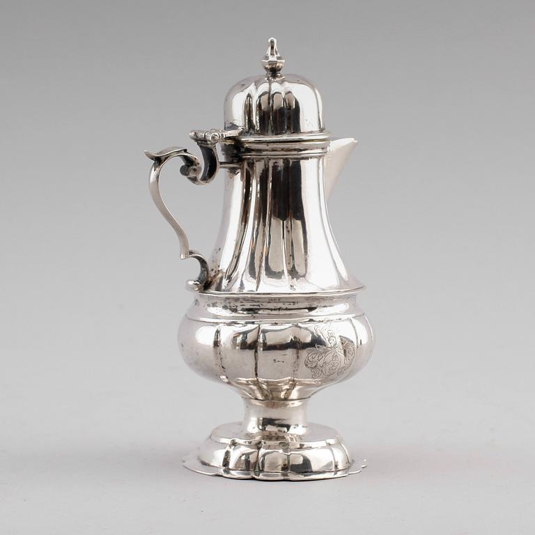 KANNA, silver, möjligen Tyskland, 1800-tal. Vikt ca 143 gram.