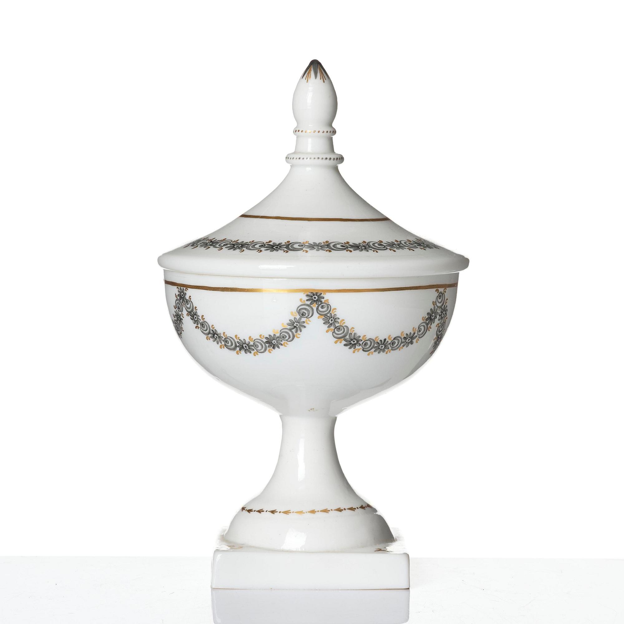 A Swedish glass suger bowl with cover, Strömsbäcks glass works, circa 1800.