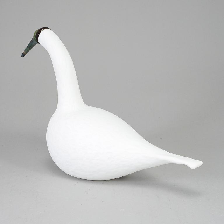 OIVA TOIKKA, a glass bird "Whooper swan" signed O. Toikka  Nuutajärvi 3800 2012.