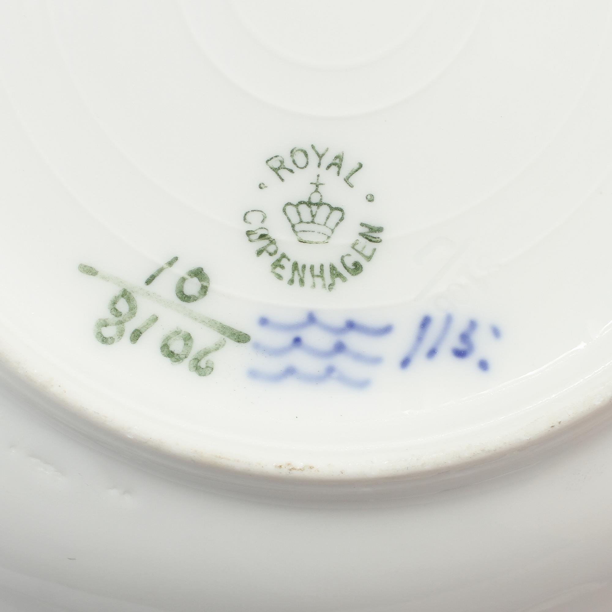 SERVISDELAR, 45 delar, "Blå blomst", Royal Copenhagen,  1900-talets andra hälft.