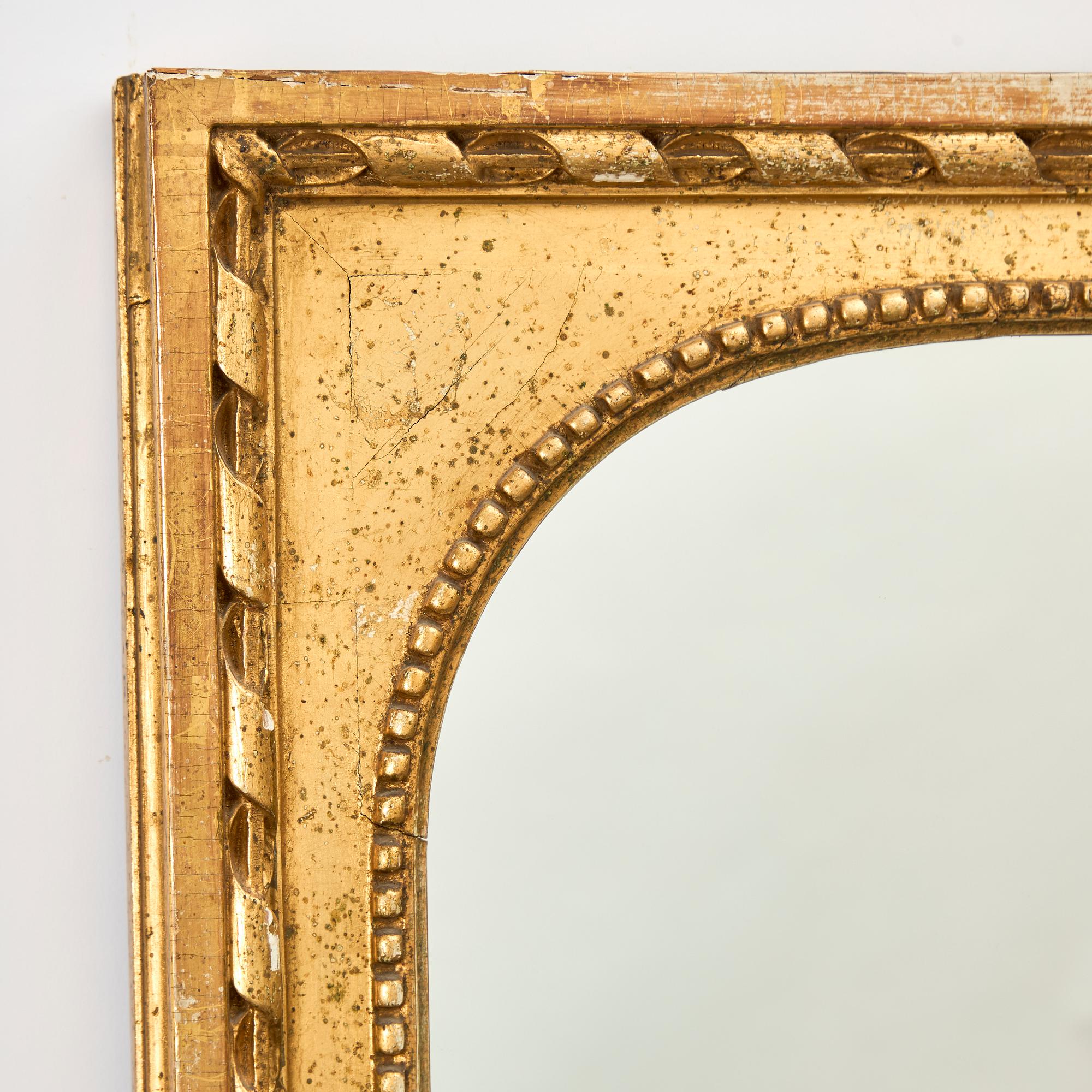 A late Gustavian mirror from around the year 1800.
