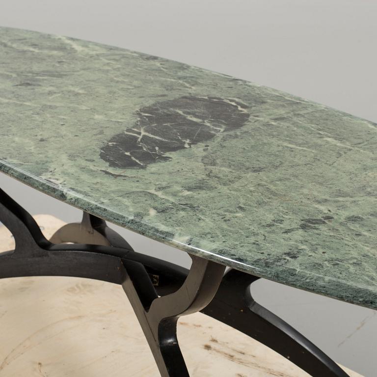 A MARBLE TOP COFFEE TABLE FROM THE SECOND HALF OF 20TH CENTURY.