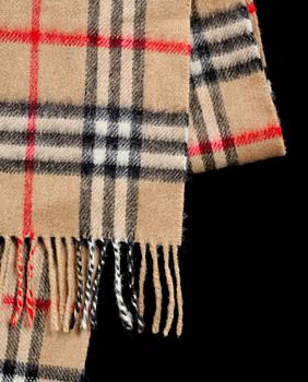 HALSDUK, Burberry.