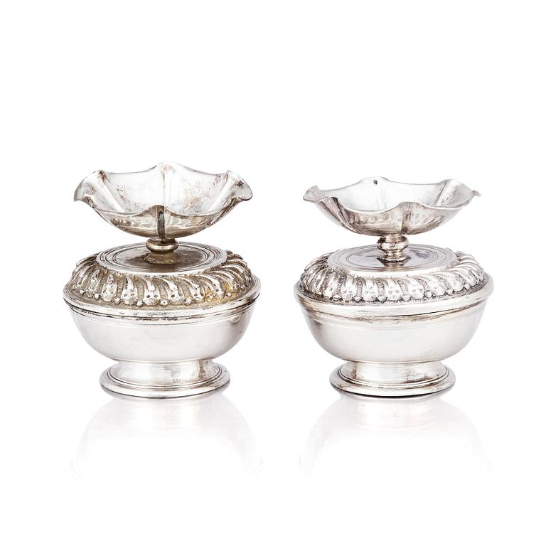 Two German early 18th century parcel-gilt silver salts with lid, marks of Johann Philipp Rieblinger, Augsburg 1700-1705.