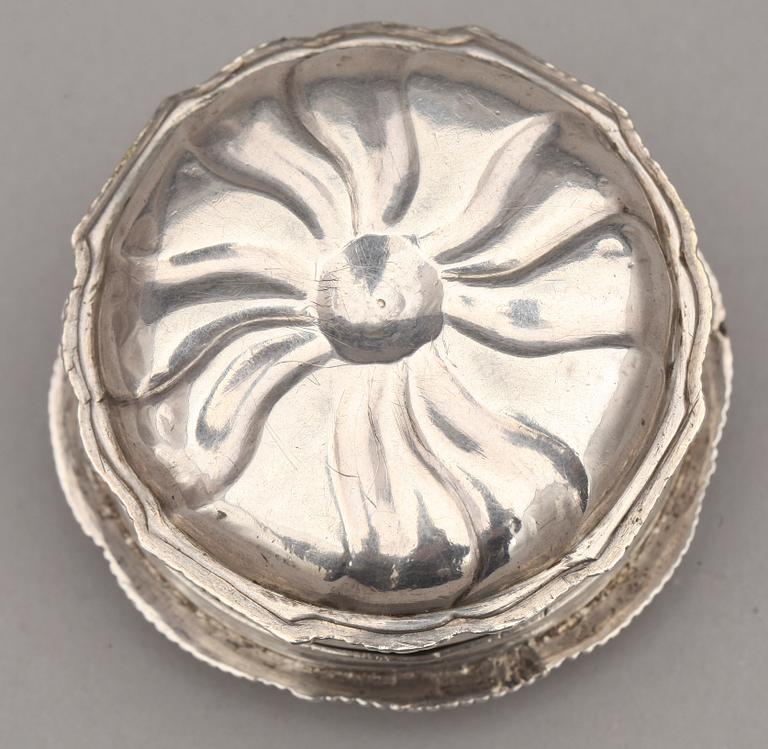 KYRKDOSA, silver, Göteborg, 1700-tal. Vikt ca 60 gram.