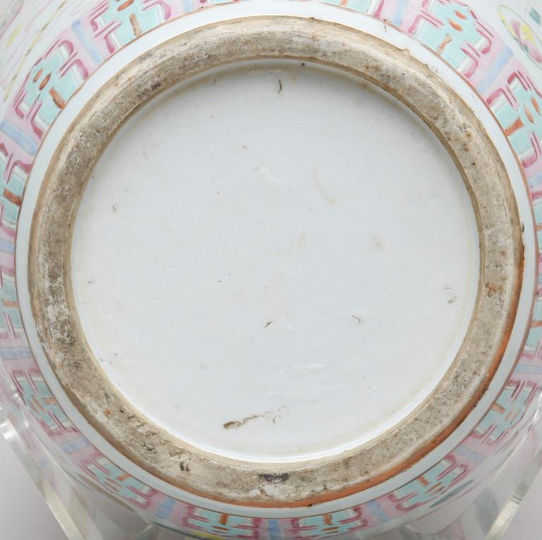 GOLVVAS, porslin. Kina. 1800-tal.