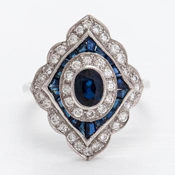 Ring, 18K vitguld, diamanter ca 0.60 ct totalt och safirer.