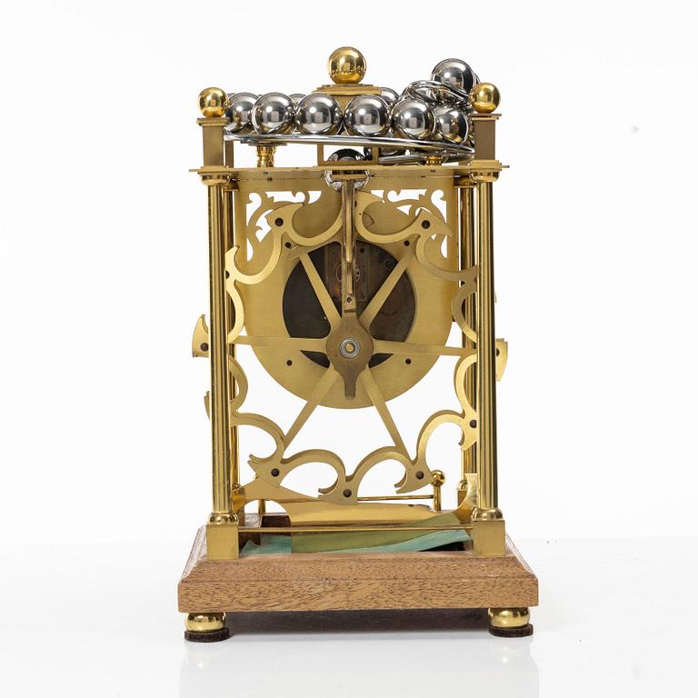 Bordsur, "Spherical weight clock", Dove Baxeley Cheltenham, England, 1900-talets slut.
