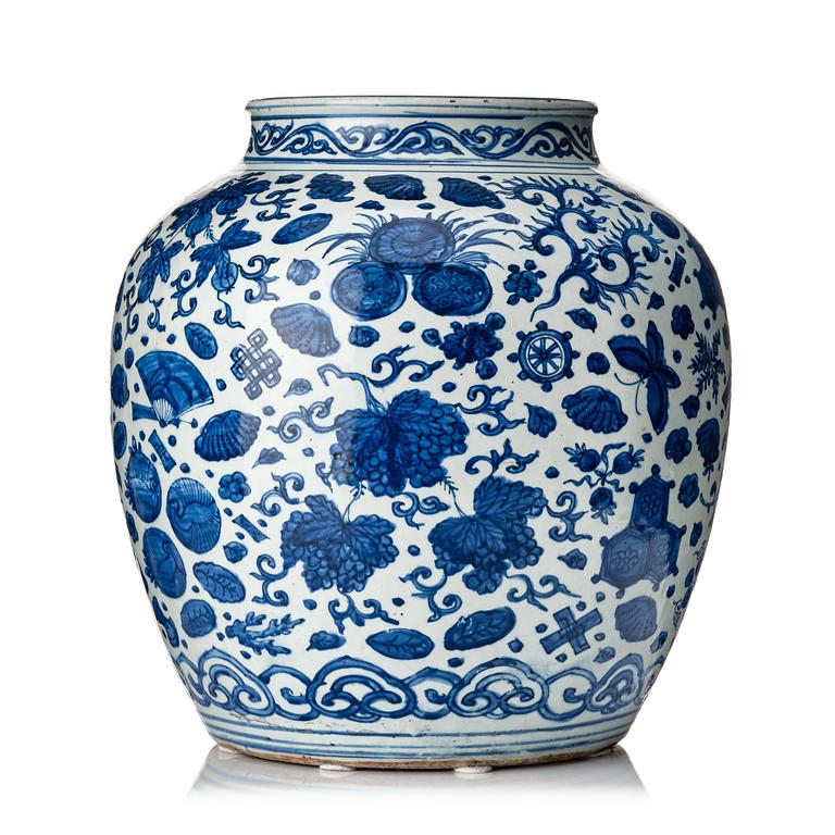 A large blue and white jar, Ming dynasty, Wanli (1572-1620).