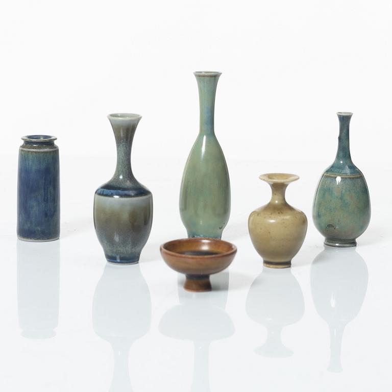 Two stoneware vases Gunnar Nylund and Carl-Harry Stålhane, Rörstrand and six ceramic miniatures, John Andersson Höganäs.