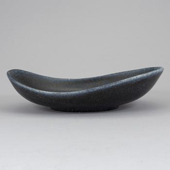 A Carl-Harry Stålhane stoneware dish, Rörstrand 1950's.