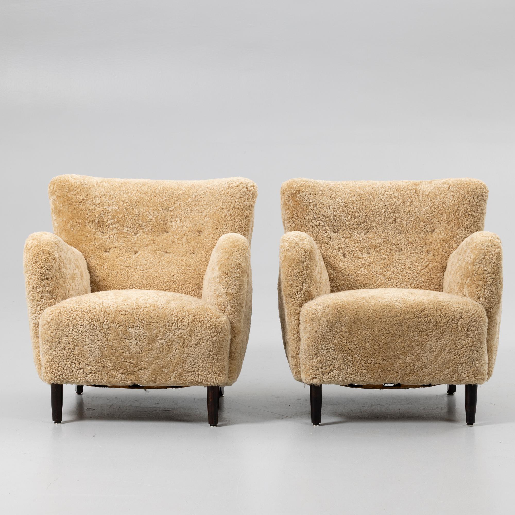 Armchairs, a pair, Scandinavian Modern, Danish master cabinetmaker, 1940s.