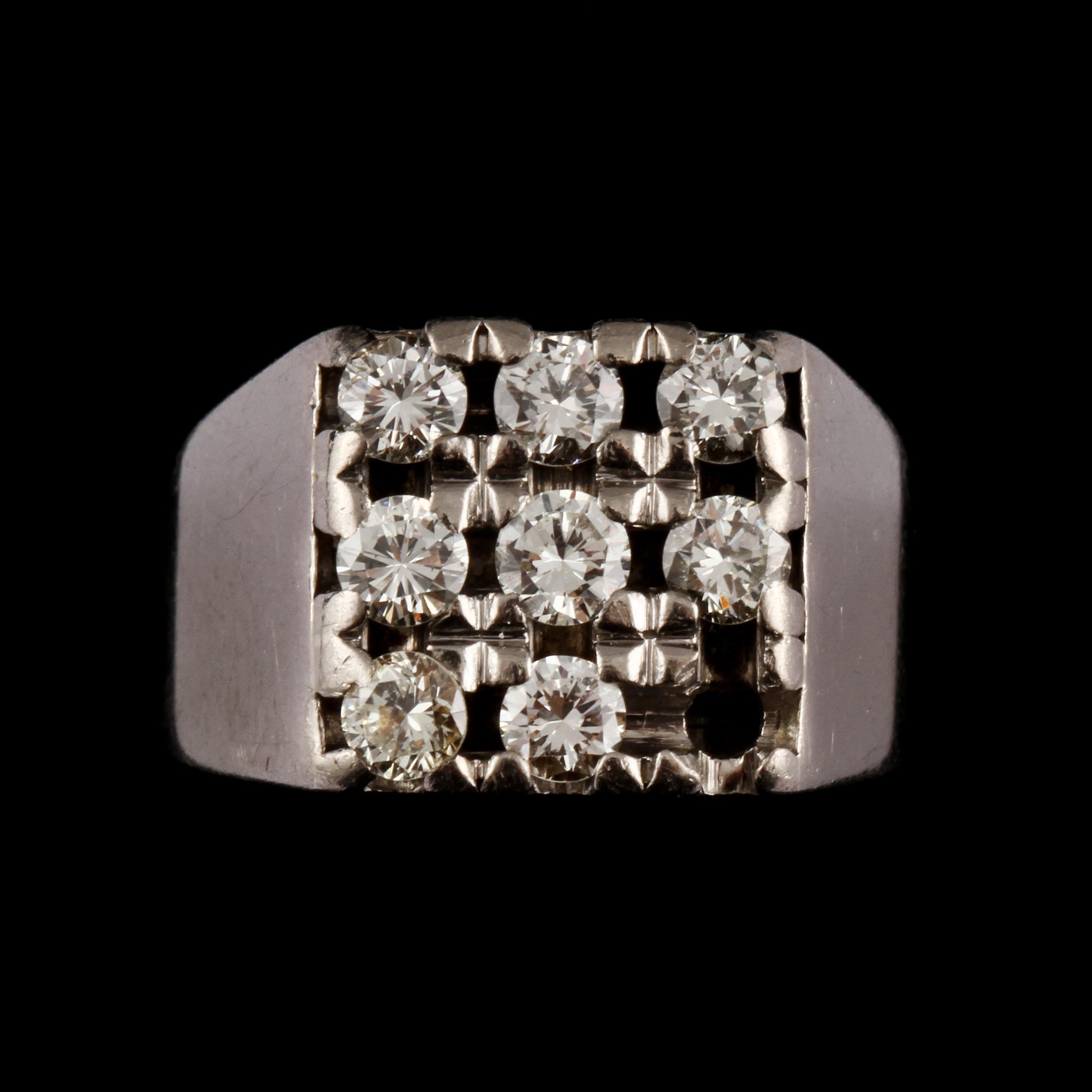 RING, 18k vitguld med 8 briljantslipade diamanter, 0,80 ct, Örns, Göteborg, 1973. Vikt 9 g.