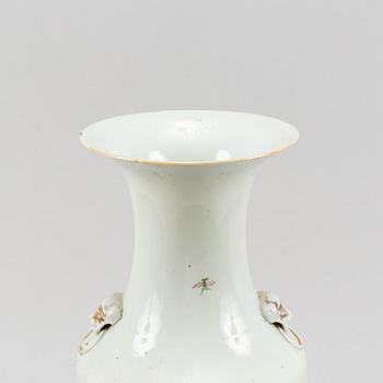 A Chinese vase, 20th Century.