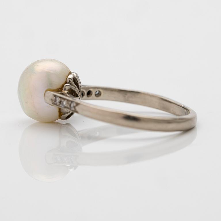 18K white gold ring with diamonds and pearl, CG Hallberg Stockholm 1949.