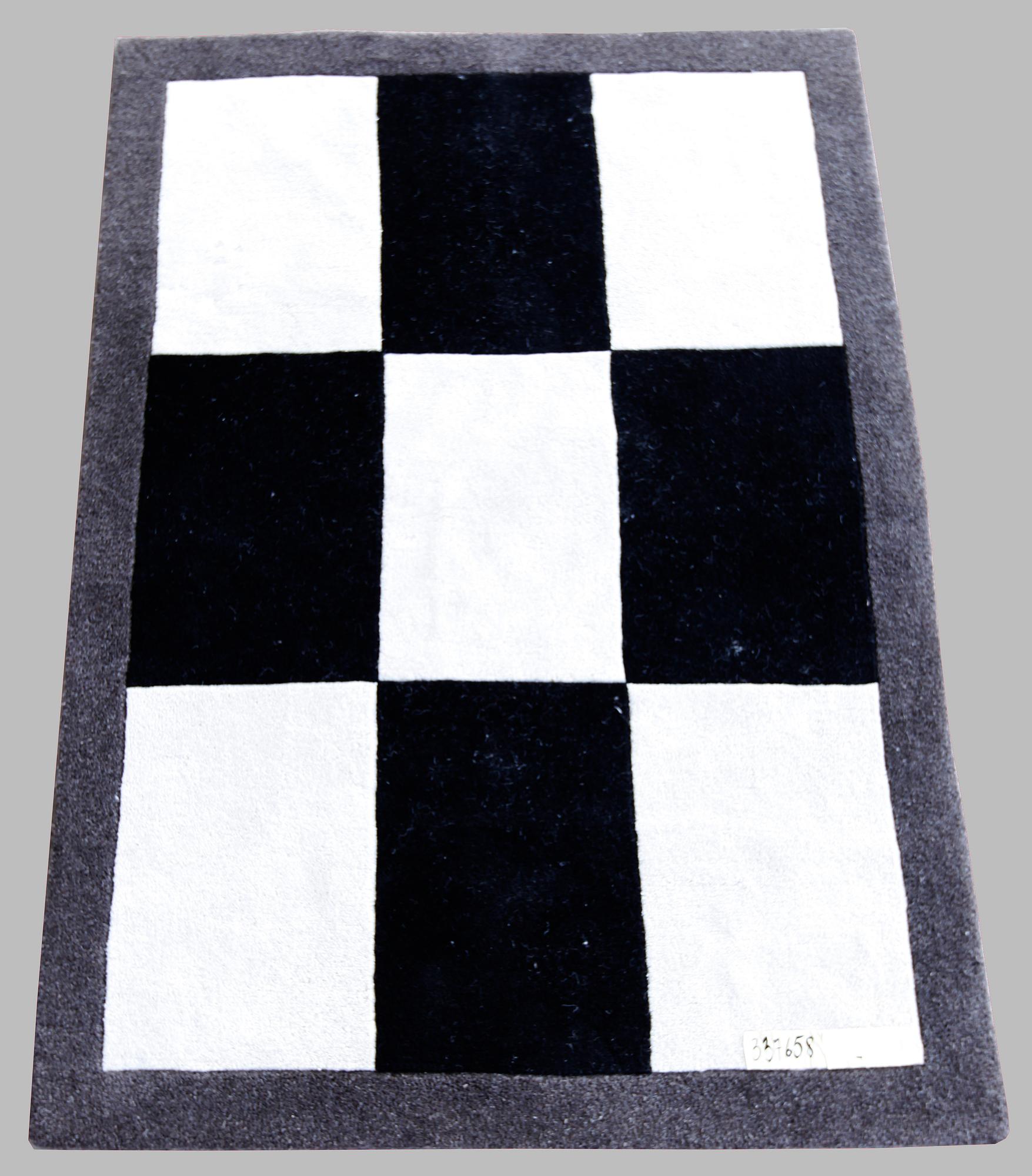 MATTA, 100% ull, modern formgivning. 195 x 140.