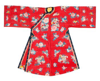 575. ROBE, kesi-woven silk. China 19th century. Height 142 cm.