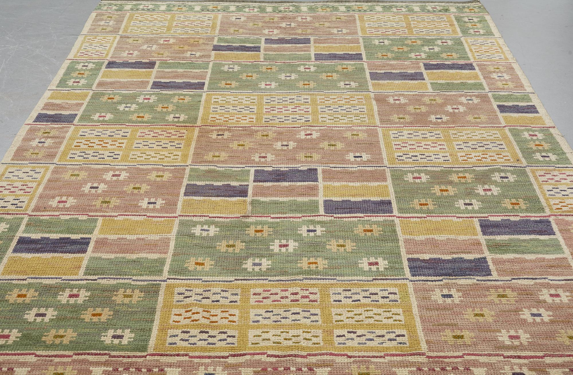 Märta Måås-Fjetterström, matta, "Ängarna", flossa, ca 312 x 203-207 cm, signerad MMF.