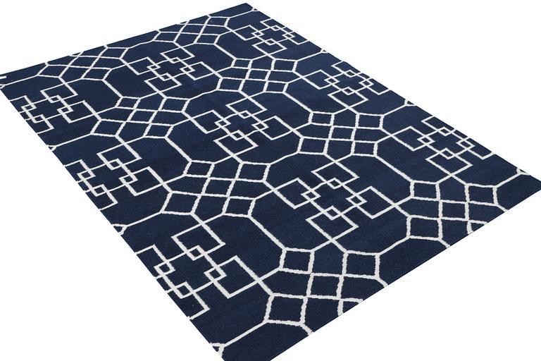 A Kilim rug, c. 230 x 160 cm.