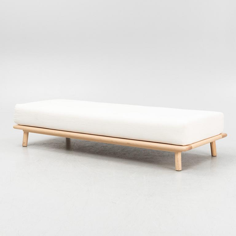 Jenni Roininen, dagbädd, "Linea", Nikari, Finland.