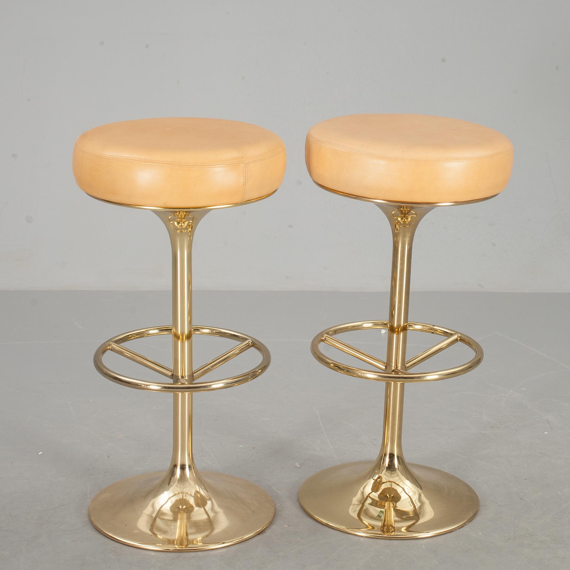 BARSTOLAR, ett par , Johansson design.