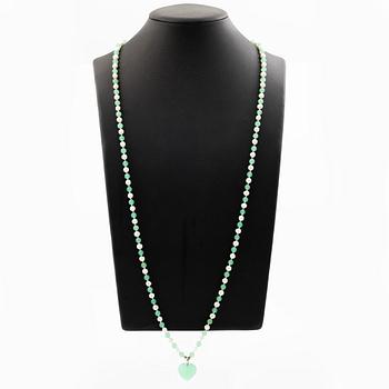 Collier med odlade pärlor och krysopras.