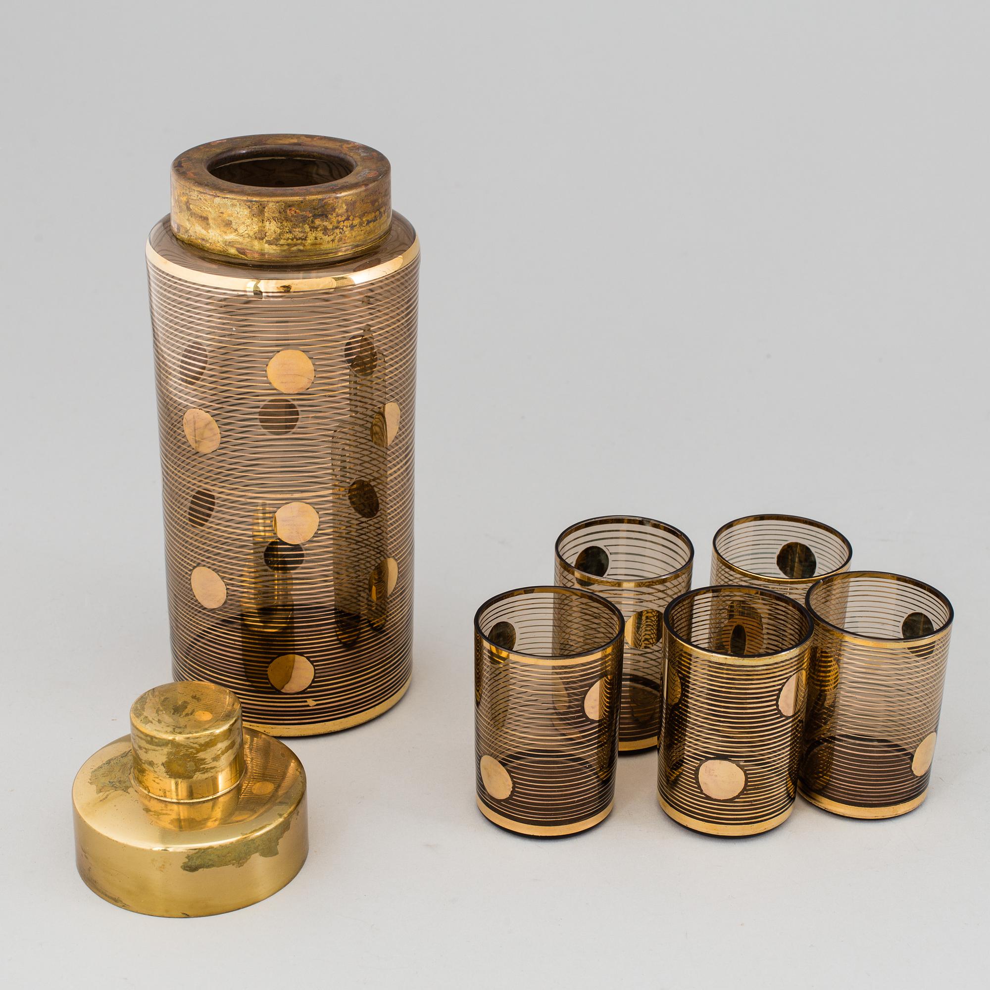 SHAKER OCH FEM GLAS, av glas och mässing, 1960-tal.