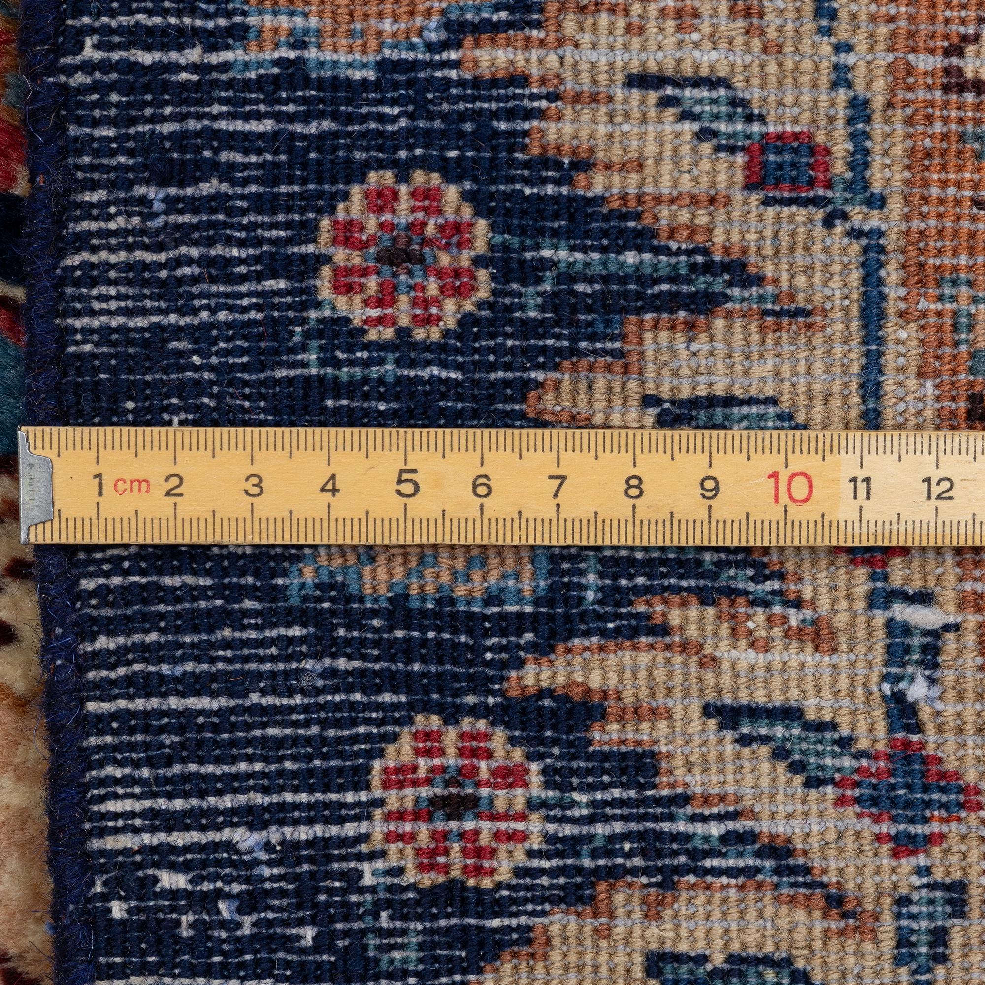 Matta, Kashmar ca 385 x 298 cm.