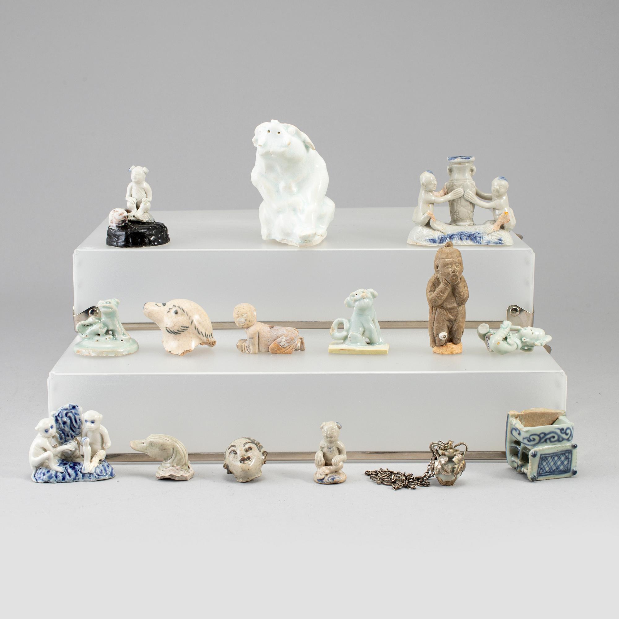A group of 14 Southeast asian ceramics, 19th-20th century.