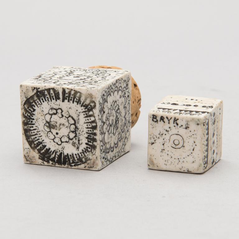 RUT BRYK, kryddburkar, 2 st, stengods, ena signerad Bryk.