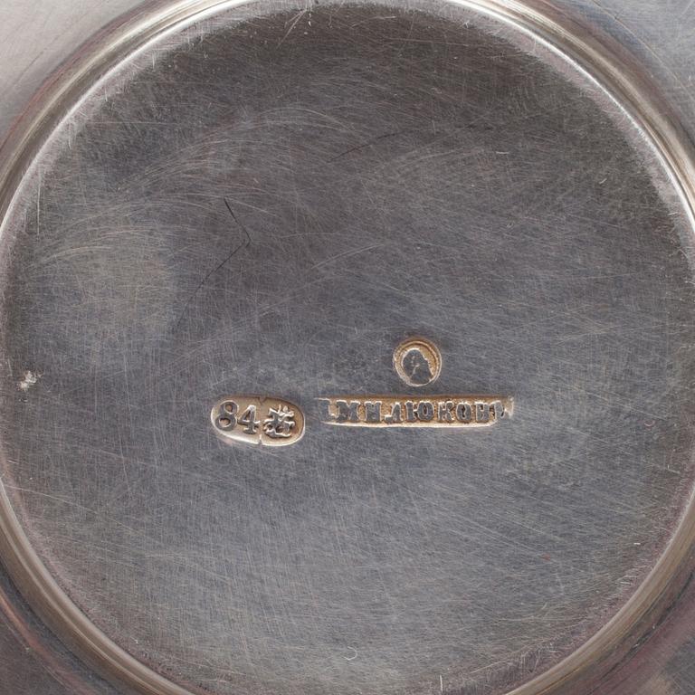 KAFFEKOPP med KAFFESKED och SYNÅLSSKÅL, silver, Ryssland 1800-talets slut. Totalvikt 192,8 g.