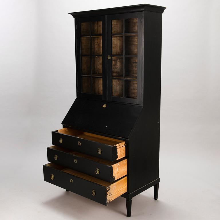 A VITRINE CABINET, ca. 1900.