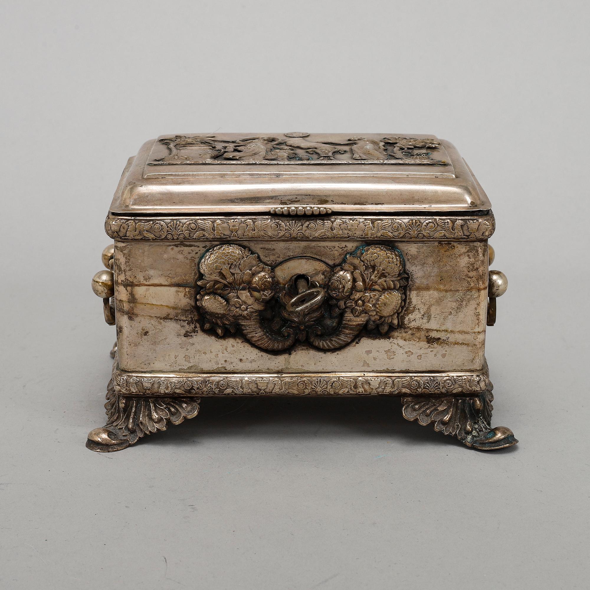 A silver box, mark of Ludwik Nast, Warszaw. 19th century.