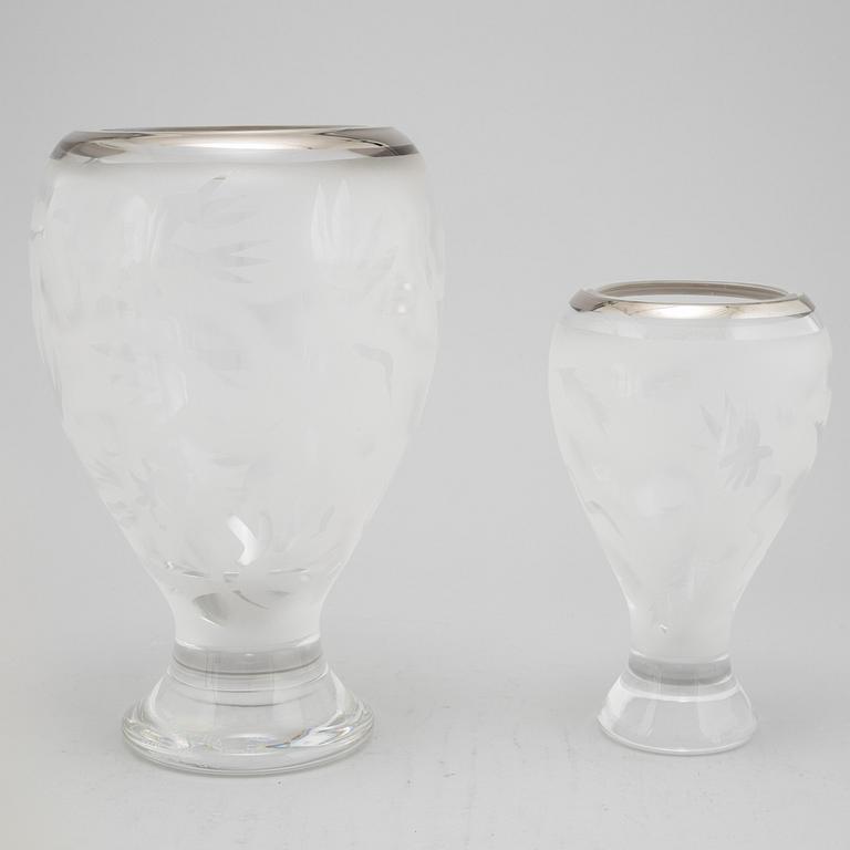Ulrica Hydman-Vallien, vaser, 2 st, glas, "Charm" Kosta Boda, 1980-tal.