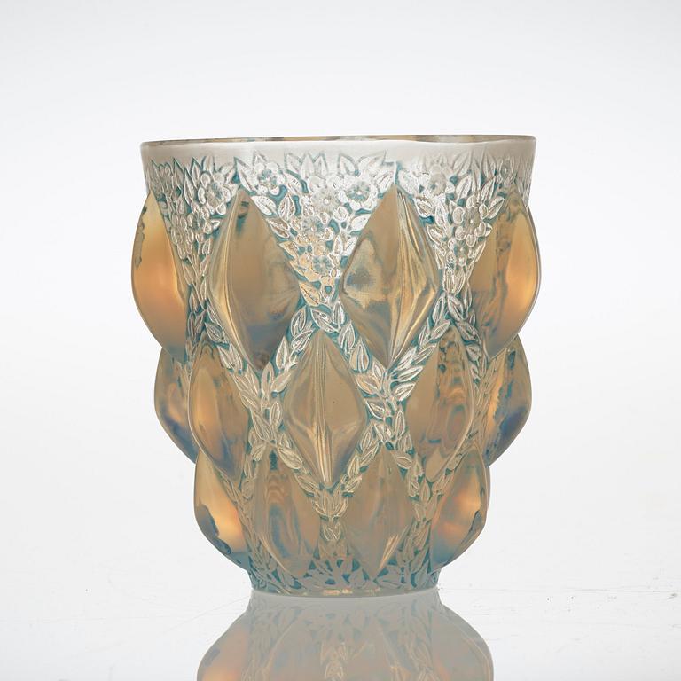 A René Lalique 'Rampillon' opalescent vase, France post 1928.