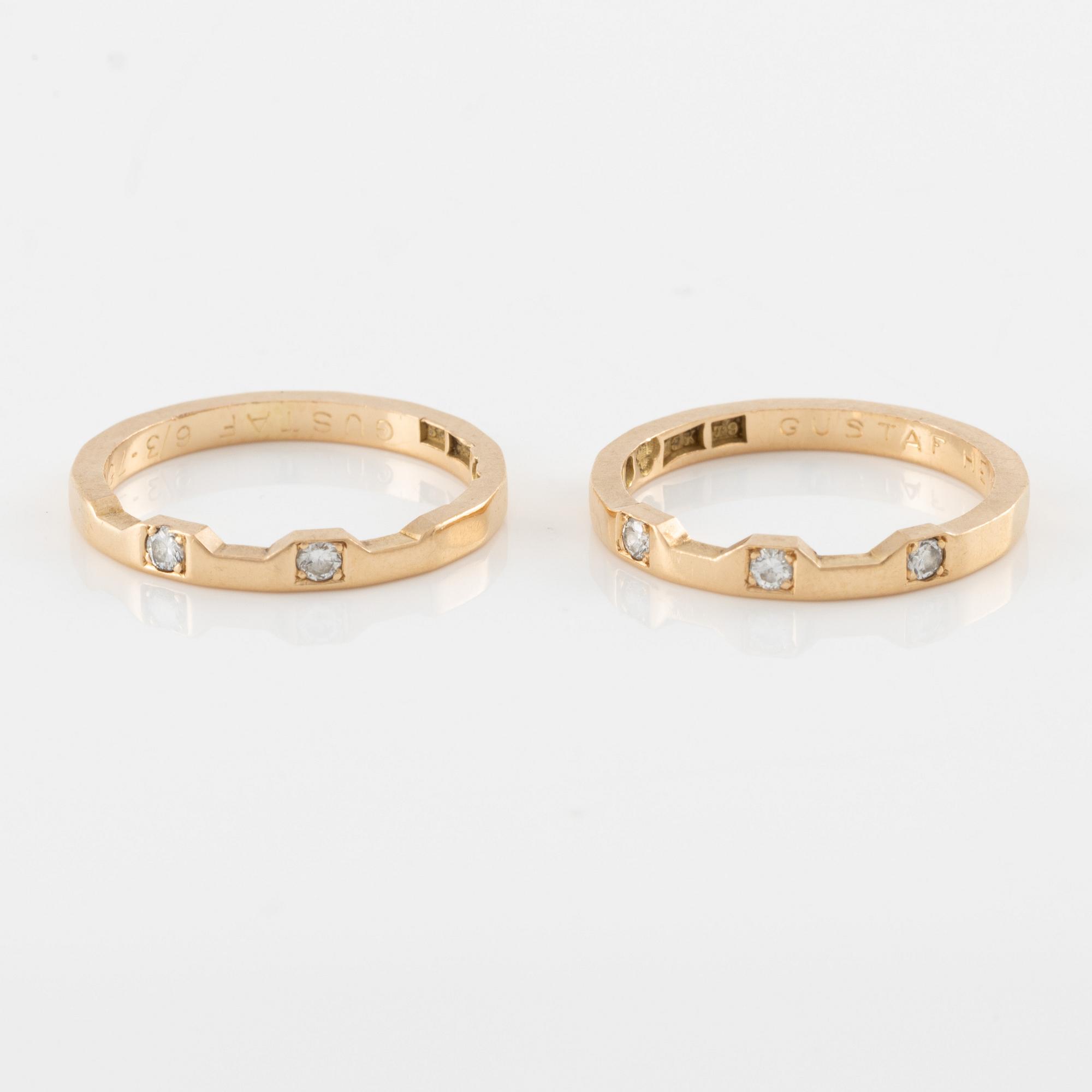 Två ringar 18K guld med runda briljantslipade diamanter.