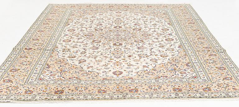 A  carpet, Kashan, ca 334 x 247 cm.