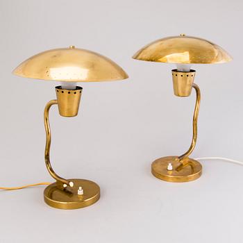 PÖYTÄVALAISIMIA, 2 kpl, malli EV 60, Itsu 1950-luku.