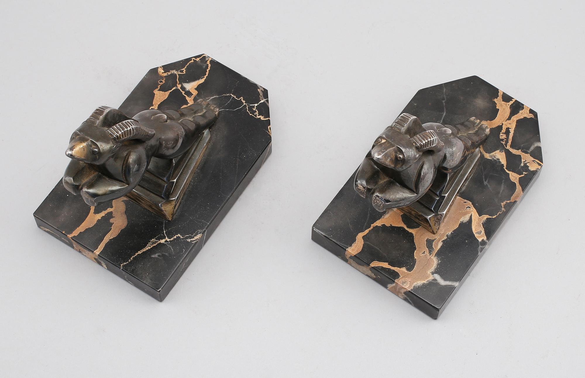 BOKSTÖD, 1 par, patinerad metall, signerade H Moreau, 1900-talets första hälft.