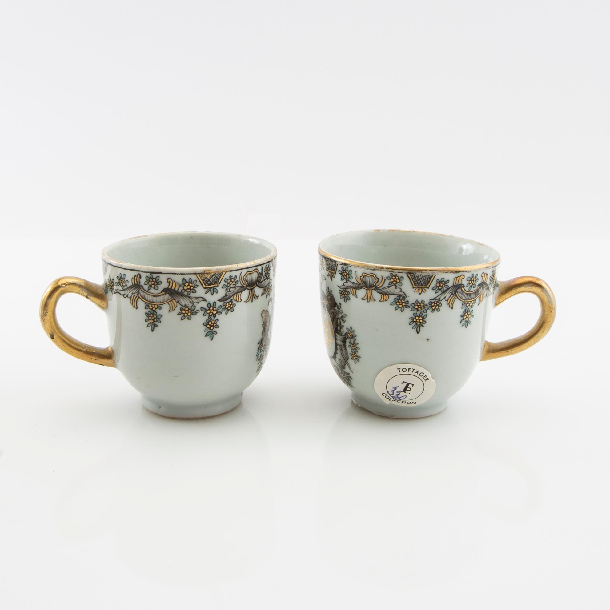 Jug with lid and cups 2 pcs China Yongzheng (1723-35) porcelain.