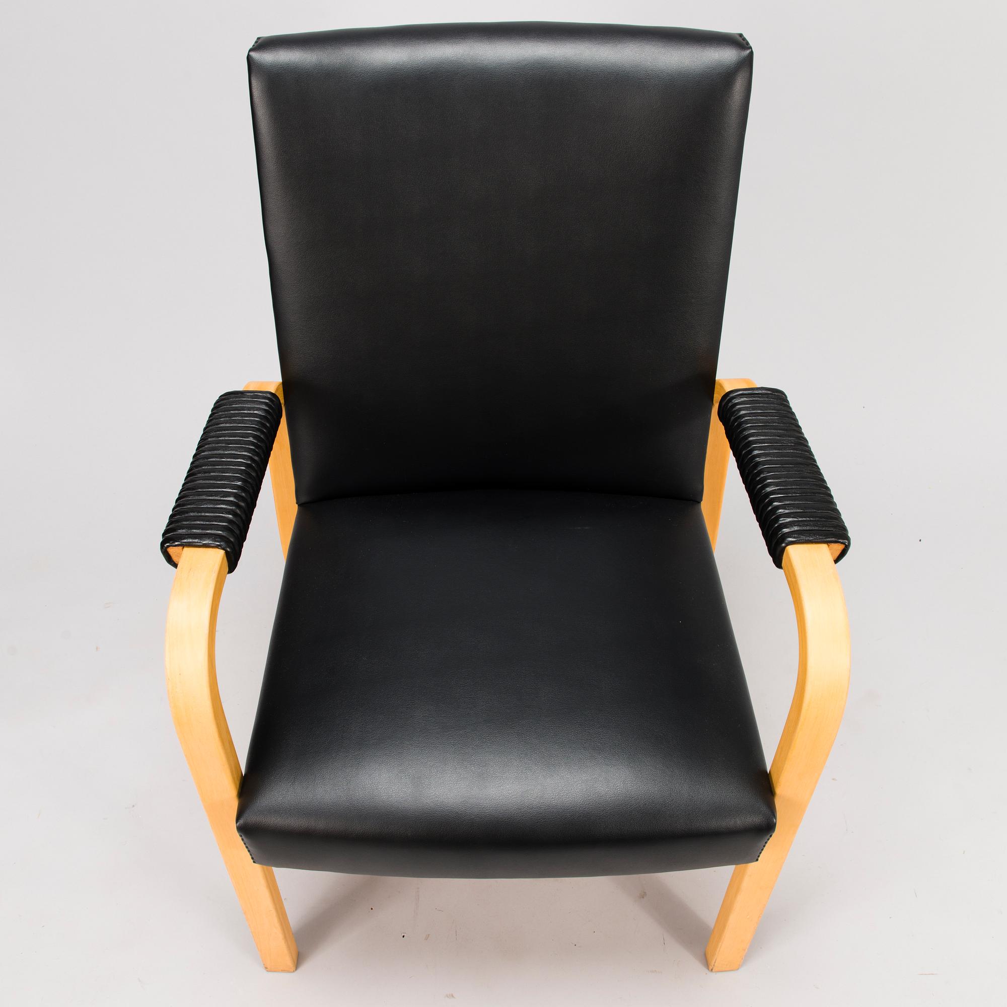 Alvar Aalto, ALVAR AALTO, A 1970/1980s armchair for Artek.