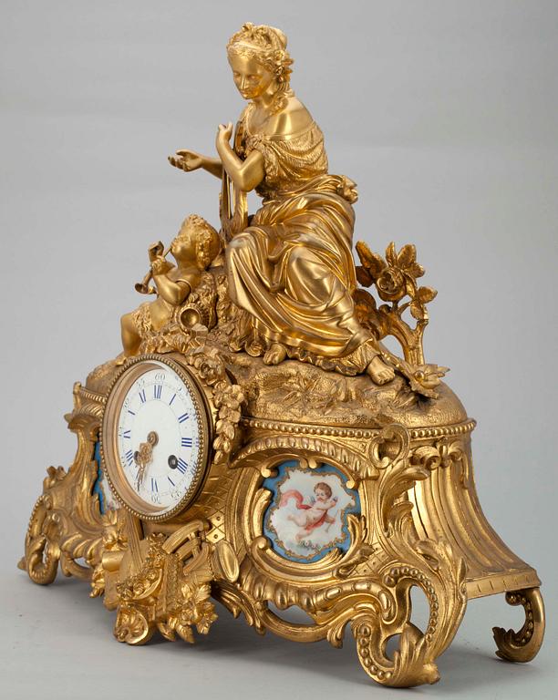 BORDSPENDYL, 1800-talets senare hälft.